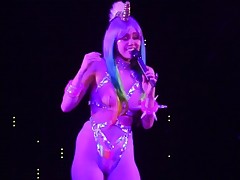 Miley Cyrus Performs Unveil - Karen Don't Abominate Grouchy